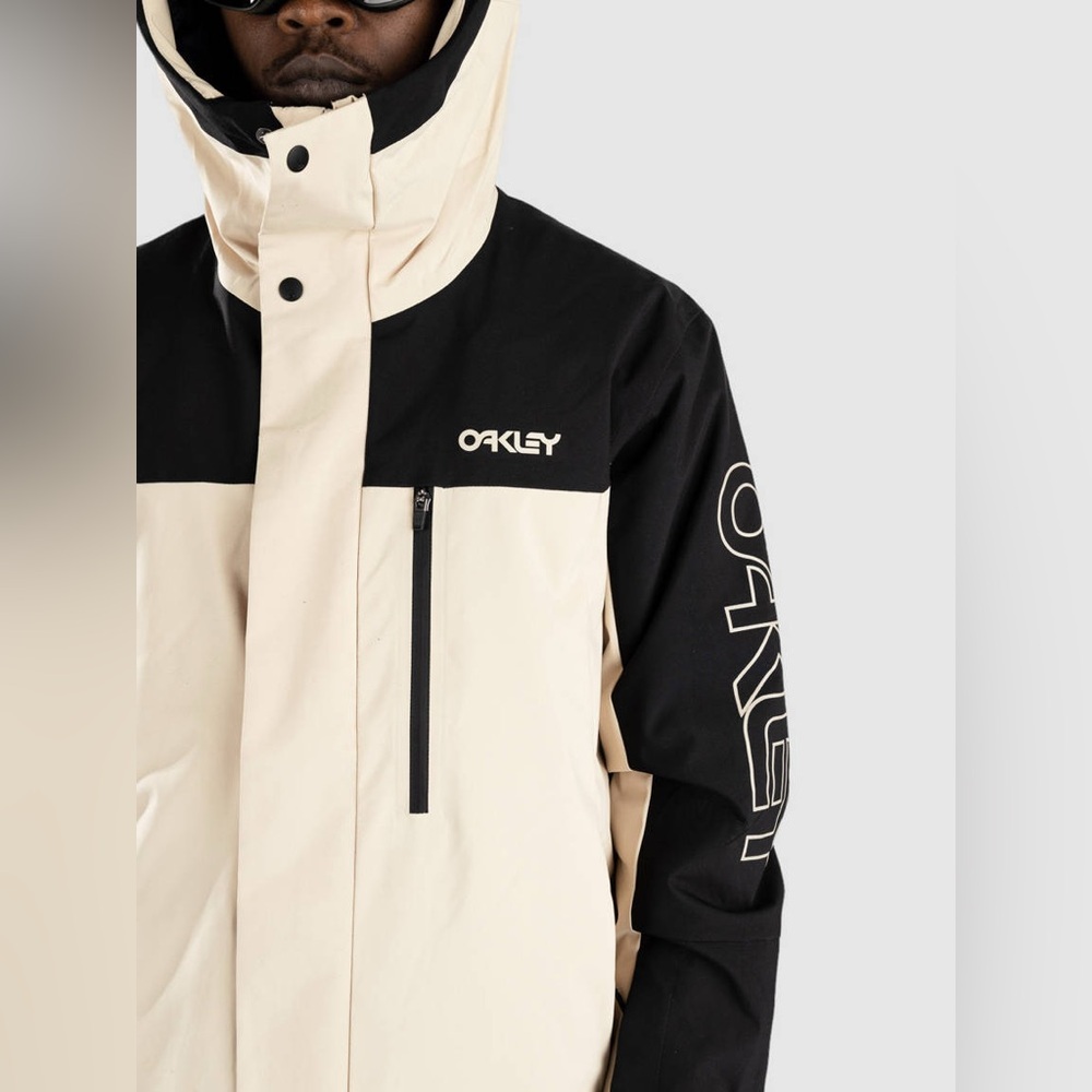 Oakley Men's Black and Cream Ski Jacket - Picture 3 of 14